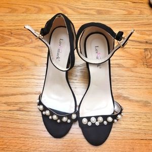 Classic black block pump